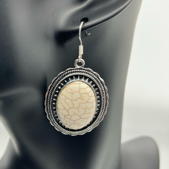 WOMEN’S Vintage Oval Cabochon Semiprecious Metal Earrings Silvertone - Picture 9 of 14